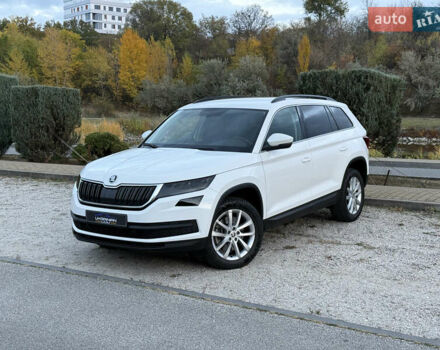 Белый Шкода Kodiaq, объемом двигателя 1.98 л и пробегом 95 тыс. км за 26699 $, фото 2 на Automoto.ua