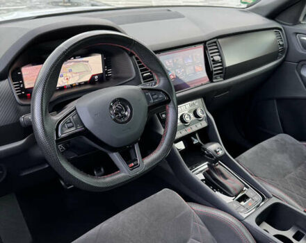Шкода Kodiaq 2020 в Ужгороде на Automoto.ua Белый Шкода Kodiaq, объемом двигателя 2 л и пробегом 194 тыс. км за 34500 $, фото 19 на Automoto.ua