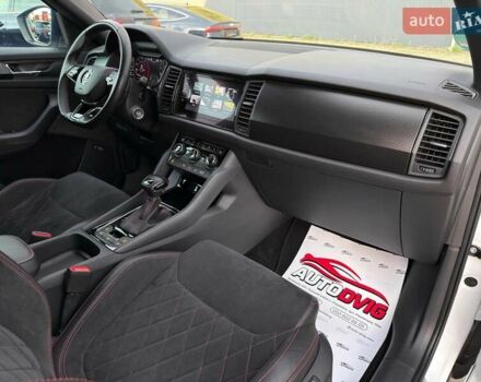 Белый Шкода Kodiaq, объемом двигателя 2 л и пробегом 124 тыс. км за 39999 $, фото 88 на Automoto.ua