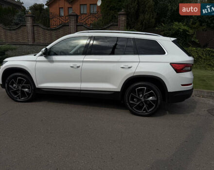 Белый Шкода Kodiaq, объемом двигателя 1.97 л и пробегом 270 тыс. км за 27999 $, фото 1 на Automoto.ua