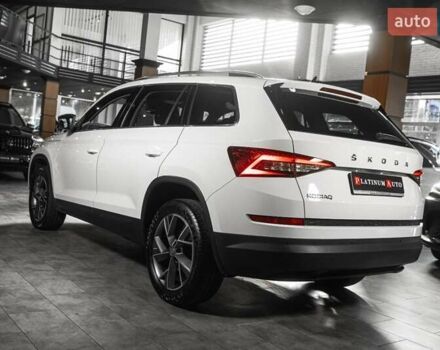 Белый Шкода Kodiaq, объемом двигателя 1.97 л и пробегом 202 тыс. км за 29900 $, фото 4 на Automoto.ua