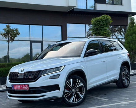 Шкода Kodiaq 2020 в Ужгороде на Automoto.ua Белый Шкода Kodiaq, объемом двигателя 2 л и пробегом 194 тыс. км за 34500 $, фото 1 на Automoto.ua