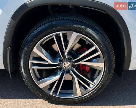 Білий Шкода Kodiaq, об'ємом двигуна 2 л та пробігом 122 тис. км за 39800 $, фото 16 на Automoto.ua