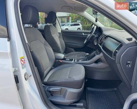 Шкода Kodiaq 2020 у Києві на Automoto.ua Білий Шкода Kodiaq, об'ємом двигуна 1.98 л та пробігом 72 тис. км за 28990 $, фото 9 на Automoto.ua