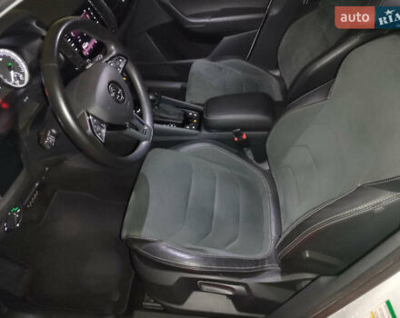 Белый Шкода Kodiaq, объемом двигателя 1.98 л и пробегом 74 тыс. км за 29500 $, фото 27 на Automoto.ua