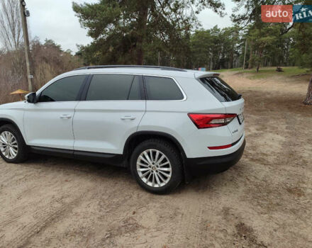 Белый Шкода Kodiaq, объемом двигателя 1.98 л и пробегом 74 тыс. км за 29500 $, фото 5 на Automoto.ua