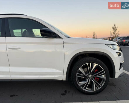Белый Шкода Kodiaq, объемом двигателя 2 л и пробегом 195 тыс. км за 34999 $, фото 25 на Automoto.ua