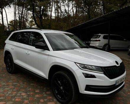 Белый Шкода Kodiaq, объемом двигателя 1.98 л и пробегом 113 тыс. км за 32000 $, фото 4 на Automoto.ua