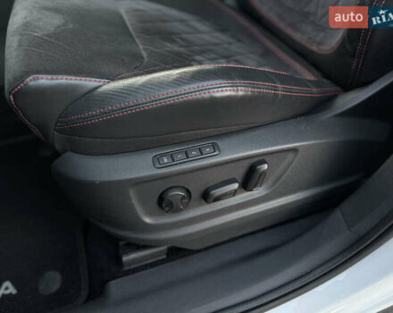 Белый Шкода Kodiaq, объемом двигателя 2 л и пробегом 195 тыс. км за 34999 $, фото 33 на Automoto.ua