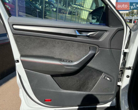Білий Шкода Kodiaq, об'ємом двигуна 2 л та пробігом 122 тис. км за 39800 $, фото 20 на Automoto.ua