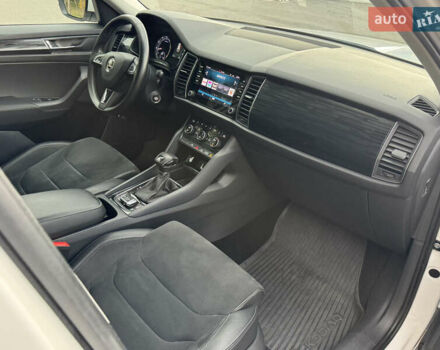 Белый Шкода Kodiaq, объемом двигателя 2 л и пробегом 225 тыс. км за 21800 $, фото 25 на Automoto.ua