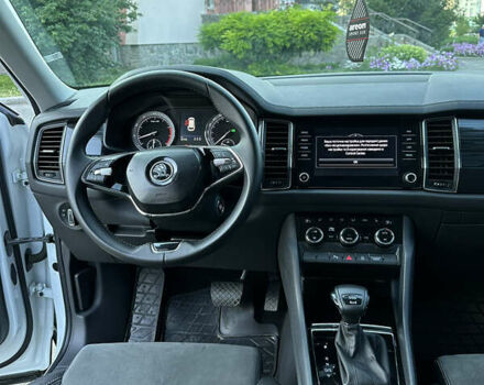 Белый Шкода Kodiaq, объемом двигателя 1.98 л и пробегом 57 тыс. км за 26500 $, фото 11 на Automoto.ua