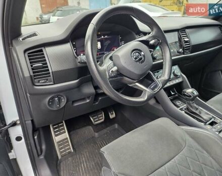 Белый Шкода Kodiaq, объемом двигателя 1.98 л и пробегом 84 тыс. км за 34000 $, фото 3 на Automoto.ua