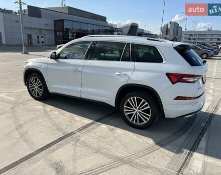 Белый Шкода Kodiaq, объемом двигателя 1.98 л и пробегом 77 тыс. км за 38900 $, фото 5 на Automoto.ua