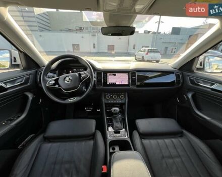 Белый Шкода Kodiaq, объемом двигателя 1.98 л и пробегом 77 тыс. км за 38900 $, фото 14 на Automoto.ua