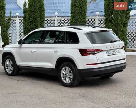 Белый Шкода Kodiaq, объемом двигателя 2 л и пробегом 94 тыс. км за 33900 $, фото 3 на Automoto.ua