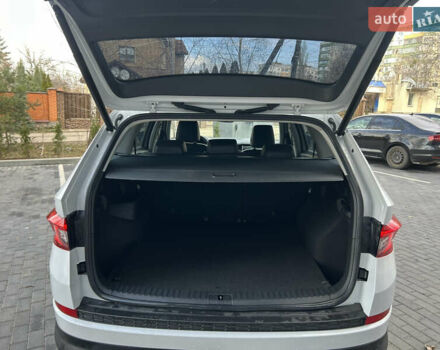 Белый Шкода Kodiaq, объемом двигателя 1.98 л и пробегом 57 тыс. км за 29500 $, фото 25 на Automoto.ua