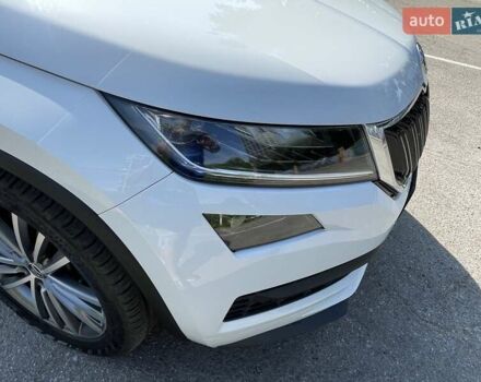 Белый Шкода Kodiaq, объемом двигателя 1.98 л и пробегом 106 тыс. км за 33500 $, фото 32 на Automoto.ua