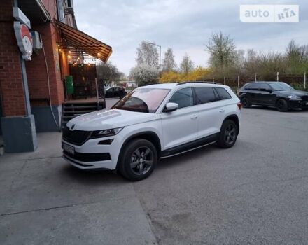 Белый Шкода Kodiaq, объемом двигателя 1.97 л и пробегом 19 тыс. км за 44000 $, фото 3 на Automoto.ua