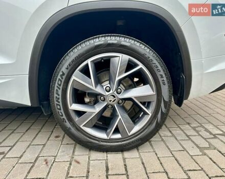 Белый Шкода Kodiaq, объемом двигателя 1.98 л и пробегом 70 тыс. км за 33900 $, фото 28 на Automoto.ua