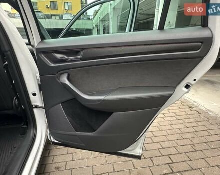Белый Шкода Kodiaq, объемом двигателя 1.98 л и пробегом 70 тыс. км за 33900 $, фото 50 на Automoto.ua