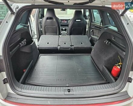Белый Шкода Kodiaq, объемом двигателя 1.98 л и пробегом 84 тыс. км за 34000 $, фото 11 на Automoto.ua