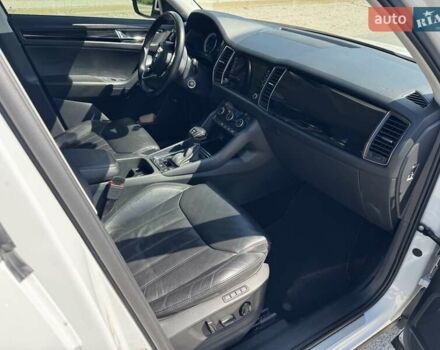 Белый Шкода Kodiaq, объемом двигателя 1.98 л и пробегом 104 тыс. км за 35300 $, фото 32 на Automoto.ua