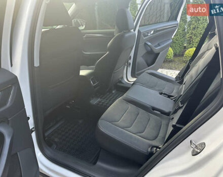 Белый Шкода Kodiaq, объемом двигателя 1.8 л и пробегом 39 тыс. км за 33900 $, фото 4 на Automoto.ua
