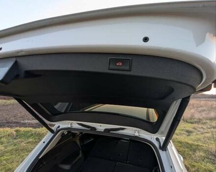 Белый Шкода Kodiaq, объемом двигателя 1.98 л и пробегом 100 тыс. км за 34000 $, фото 4 на Automoto.ua