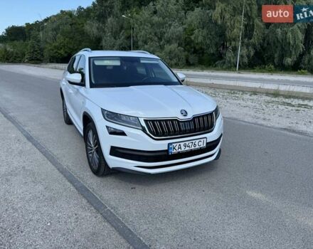 Белый Шкода Kodiaq, объемом двигателя 1.98 л и пробегом 104 тыс. км за 35300 $, фото 2 на Automoto.ua