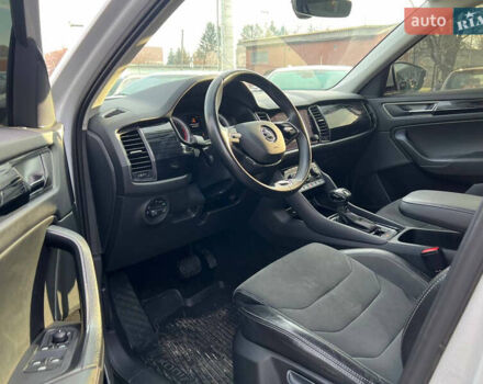 Білий Шкода Kodiaq, об'ємом двигуна 2 л та пробігом 242 тис. км за 23500 $, фото 12 на Automoto.ua