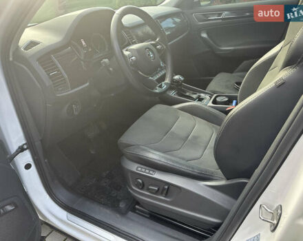 Белый Шкода Kodiaq, объемом двигателя 1.8 л и пробегом 39 тыс. км за 33900 $, фото 5 на Automoto.ua