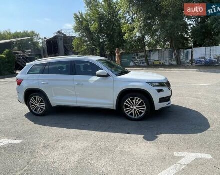Белый Шкода Kodiaq, объемом двигателя 1.98 л и пробегом 106 тыс. км за 33500 $, фото 4 на Automoto.ua