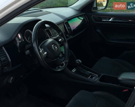 Шкода Kodiaq 2021 у Миколаєві на Automoto.ua Білий Шкода Kodiaq, об'ємом двигуна 1.97 л та пробігом 174 тис. км за 31600 $, фото 6 на Automoto.ua