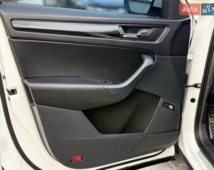 Білий Шкода Kodiaq, об'ємом двигуна 1.98 л та пробігом 197 тис. км за 22999 $, фото 37 на Automoto.ua