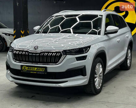 Шкода Kodiaq 2021 у Чернівцях на Automoto.ua Білий Шкода Kodiaq, об'ємом двигуна 1.97 л та пробігом 185 тис. км за 38000 $, фото 2 на Automoto.ua
