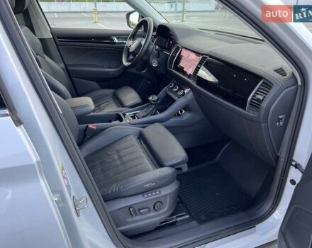 Белый Шкода Kodiaq, объемом двигателя 1.98 л и пробегом 77 тыс. км за 38900 $, фото 8 на Automoto.ua