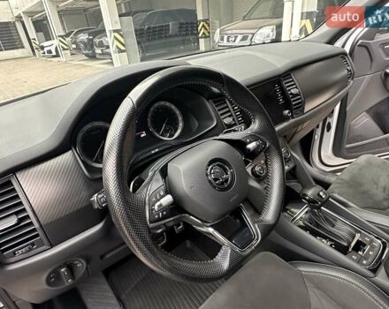 Белый Шкода Kodiaq, объемом двигателя 1.98 л и пробегом 70 тыс. км за 33900 $, фото 44 на Automoto.ua