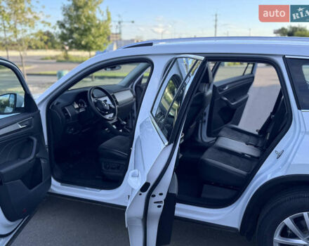Белый Шкода Kodiaq, объемом двигателя 2 л и пробегом 45 тыс. км за 40999 $, фото 17 на Automoto.ua