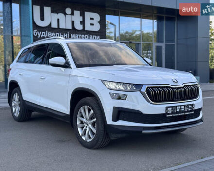 Белый Шкода Kodiaq, объемом двигателя 2 л и пробегом 45 тыс. км за 40999 $, фото 8 на Automoto.ua