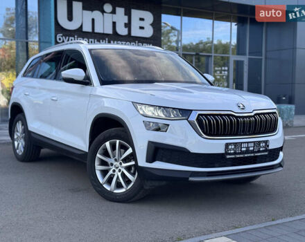 Белый Шкода Kodiaq, объемом двигателя 2 л и пробегом 45 тыс. км за 40999 $, фото 11 на Automoto.ua