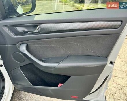 Белый Шкода Kodiaq, объемом двигателя 1.98 л и пробегом 64 тыс. км за 39000 $, фото 14 на Automoto.ua