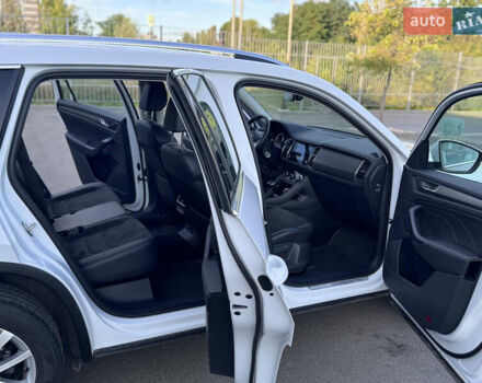 Белый Шкода Kodiaq, объемом двигателя 2 л и пробегом 45 тыс. км за 40999 $, фото 15 на Automoto.ua