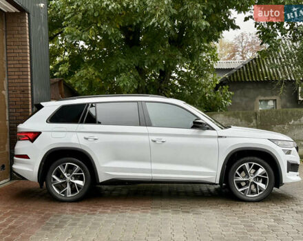 Білий Шкода Kodiaq, об'ємом двигуна 2 л та пробігом 154 тис. км за 37499 $, фото 4 на Automoto.ua