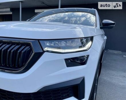 Белый Шкода Kodiaq, объемом двигателя 2 л и пробегом 10 тыс. км за 44500 $, фото 4 на Automoto.ua