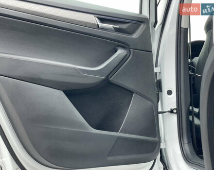 Белый Шкода Kodiaq, объемом двигателя 1.97 л и пробегом 29 тыс. км за 33600 $, фото 33 на Automoto.ua