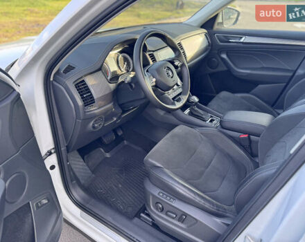 Белый Шкода Kodiaq, объемом двигателя 2 л и пробегом 45 тыс. км за 40999 $, фото 18 на Automoto.ua