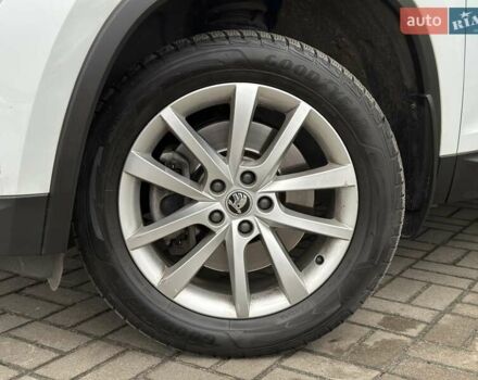 Белый Шкода Kodiaq, объемом двигателя 1.98 л и пробегом 131 тыс. км за 30990 $, фото 1 на Automoto.ua