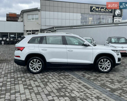 Белый Шкода Kodiaq, объемом двигателя 1.97 л и пробегом 29 тыс. км за 33600 $, фото 4 на Automoto.ua