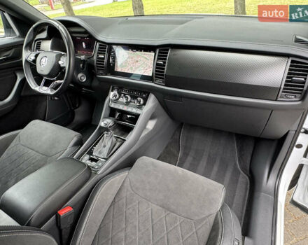 Белый Шкода Kodiaq, объемом двигателя 1.97 л и пробегом 147 тыс. км за 39990 $, фото 28 на Automoto.ua